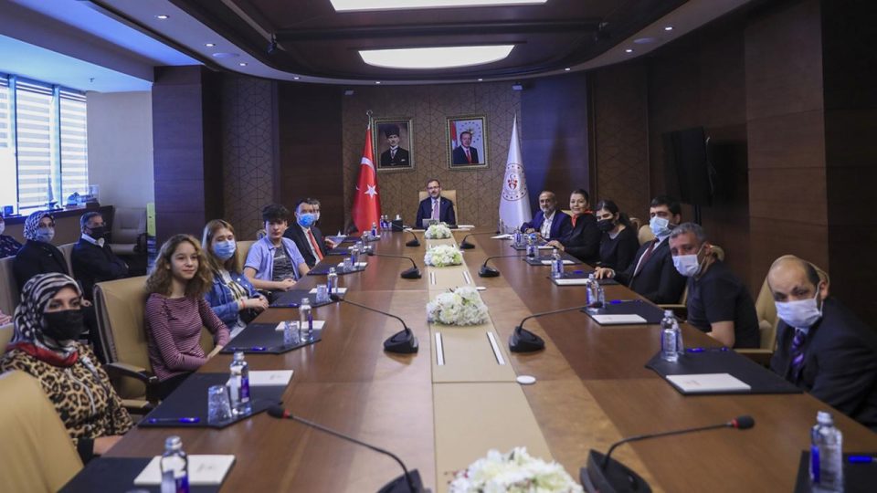 Bakan Kasapoğlu engelli gençlerle buluştu