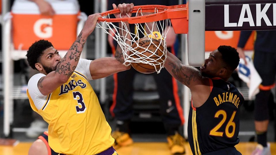 NBA’de Lakers play-off biletini aldı