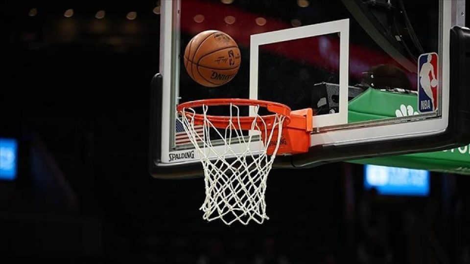 NBA’de Bucks seriyi son maça taşıdı