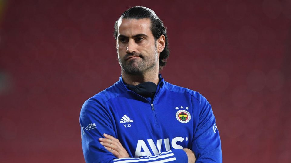 Fenerbahçe Volkan Demirel ile yollarını ayırdı