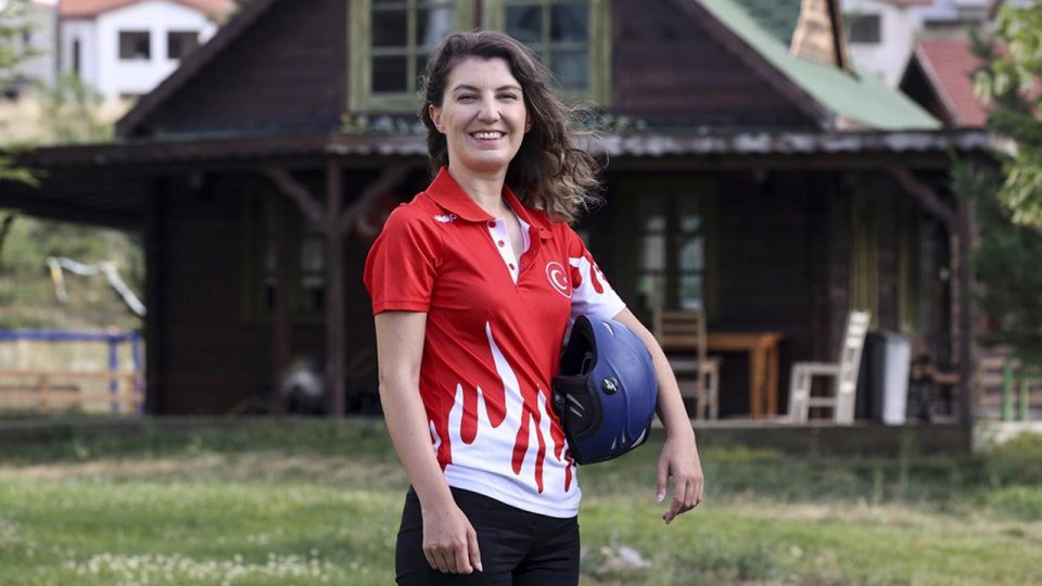 Milli paraşütçü Merve Gülşah Arslan’dan “uçuş rekoru”