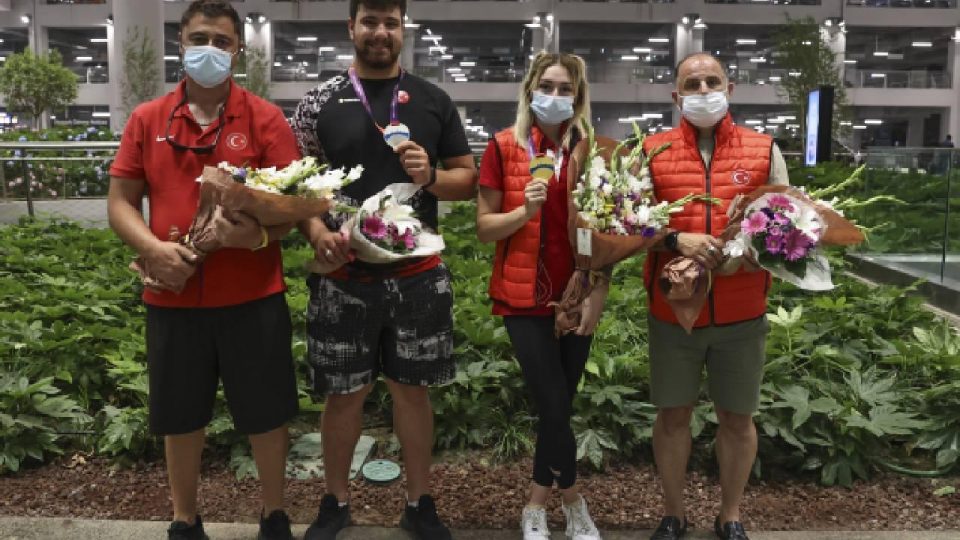 Milli sporcular Estonya’dan 5 madalyayla döndü