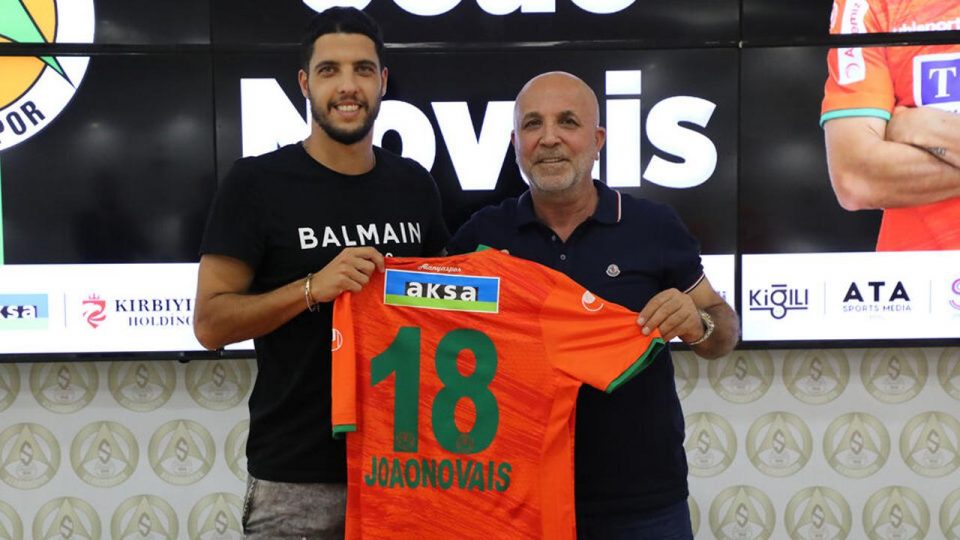 Alanyaspor Joao Novais’i renklerine bağladı