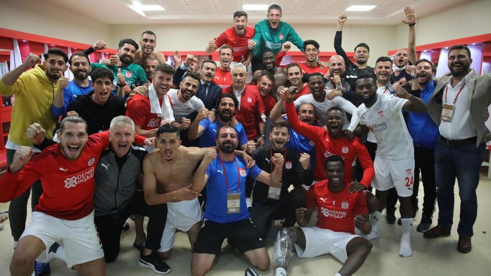 Avrupa Konferans Ligi’nde tur atlayan Sivasspor’da yüzler gülüyor
