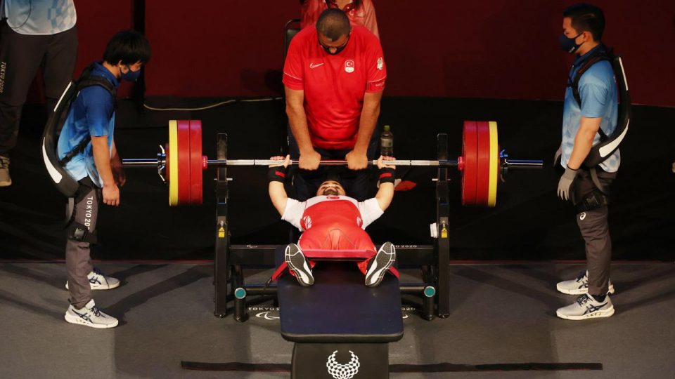 Milli halterci Abdullah Kayapınar olimpiyat beşincisi oldu
