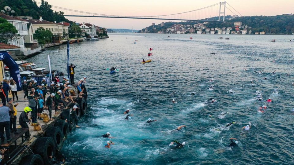 Dünyanın ilk kıtalararası triatlon yarışı sona erdi
