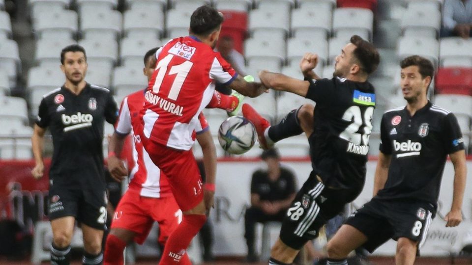 Sergen Yalçın’dan 6, Ersun Yanal’dan tek değişiklik