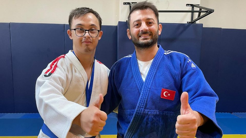 Özel sporcular şampiyonalara damga vuruyor