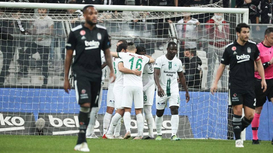 Beşiktaş’a evinde büyük şok