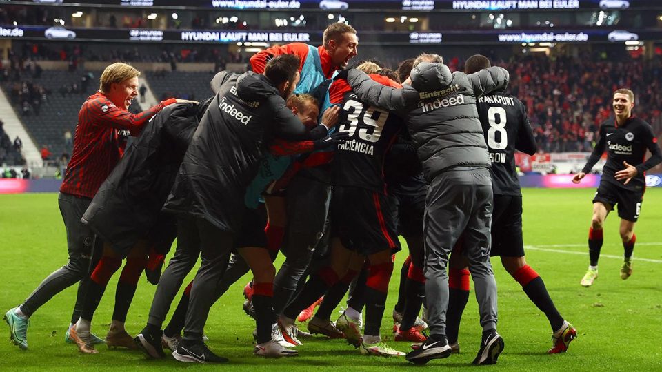 Eintracht Frankfurt son dakika golüyle kazandı
