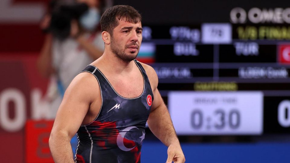 Şampiyon güreşçi Cenk İldem aktif spora veda etti
