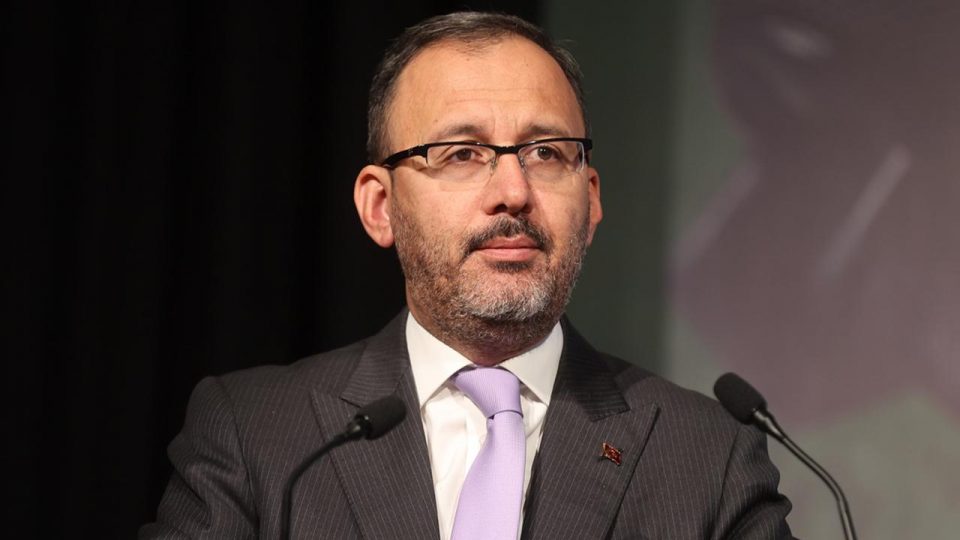 Bakan Kasapoğlu’ndan Beşiktaş’a tebrik mesajı