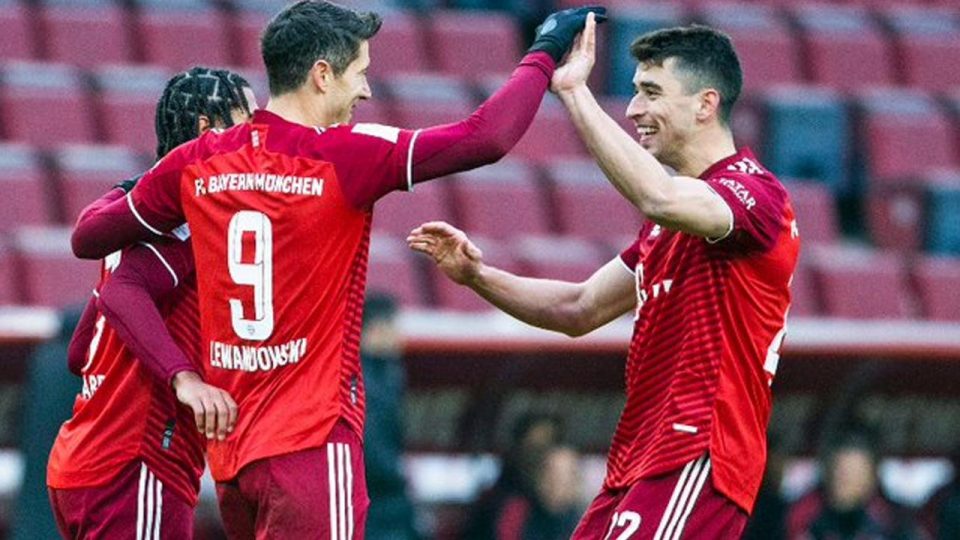 Bayern Münih, Köln engelini 4 golle geçti