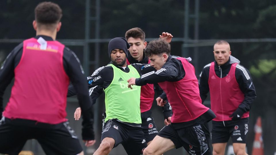 Beşiktaş’ta Rizespor maçının kamp kadrosu açıklandı