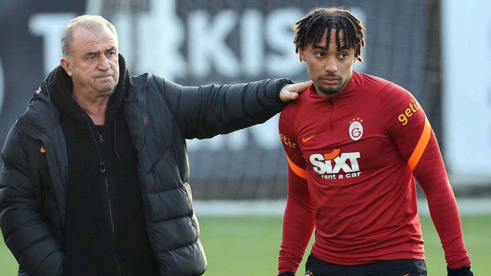 Galatasaray’da sağ bek belirsizliği
