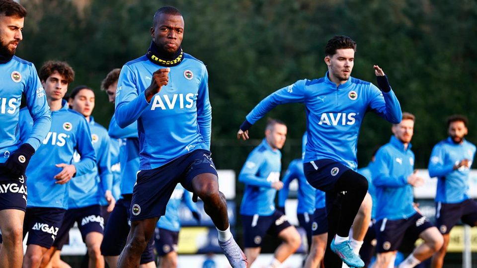 Fenerbahçe Avrupa’da eleme turlarını geçmekte zorlanıyor