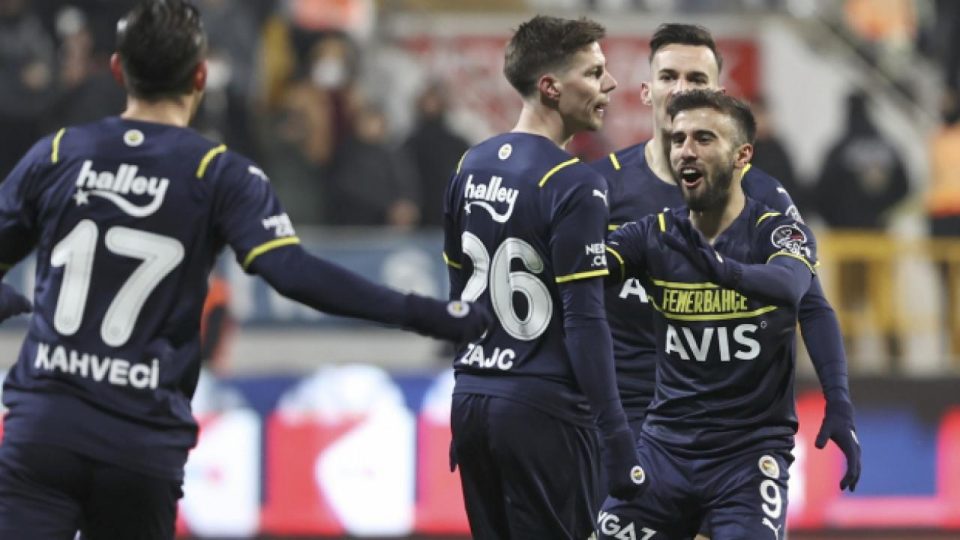 Fenerbahçe üç puanı uzatmada aldı