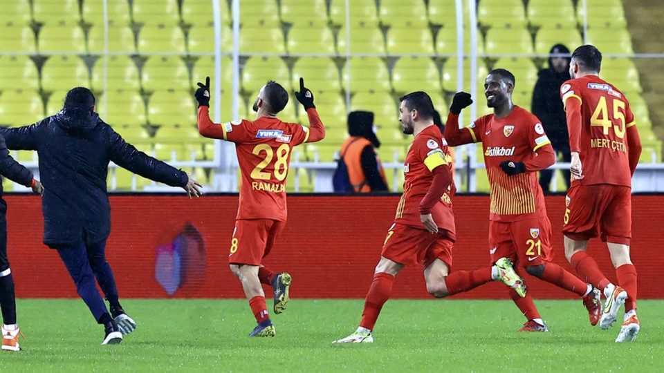 Kayserispor Fenerbahçe’yi 90+4’te eledi