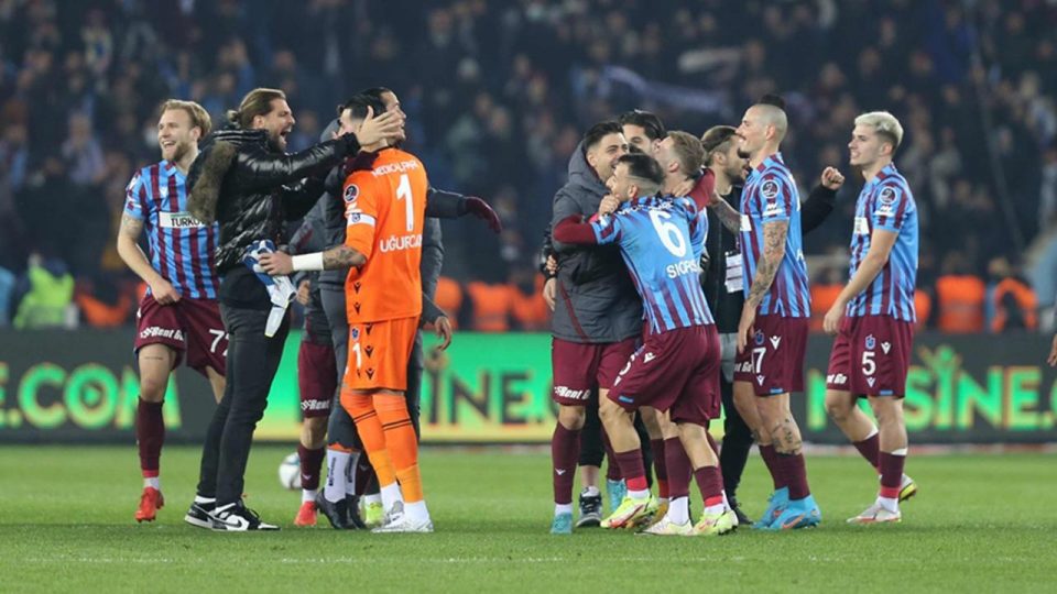 Trabzonspor şampiyonluk yolunu yarıladı