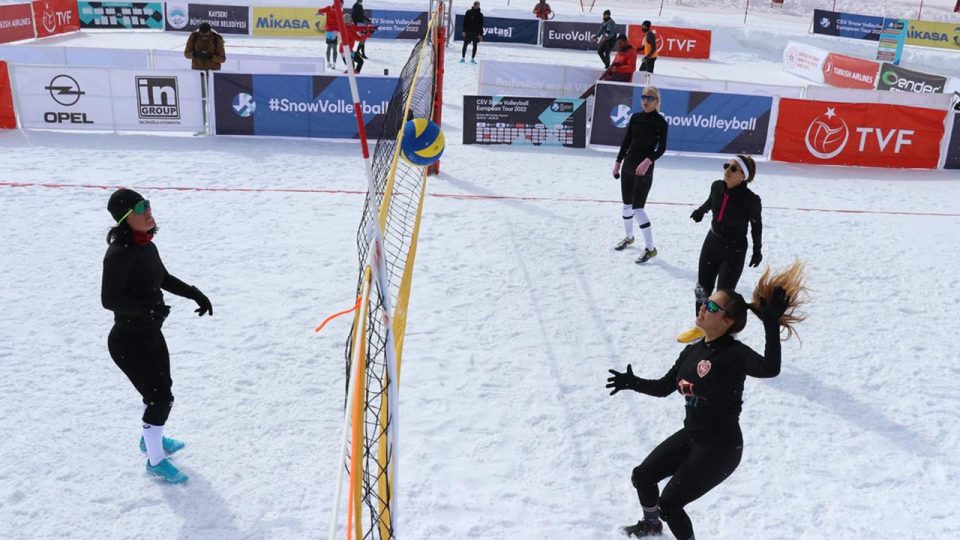 Antalya plajlarında antrenman yapıp Erciyes’te mücadele ediyorlar