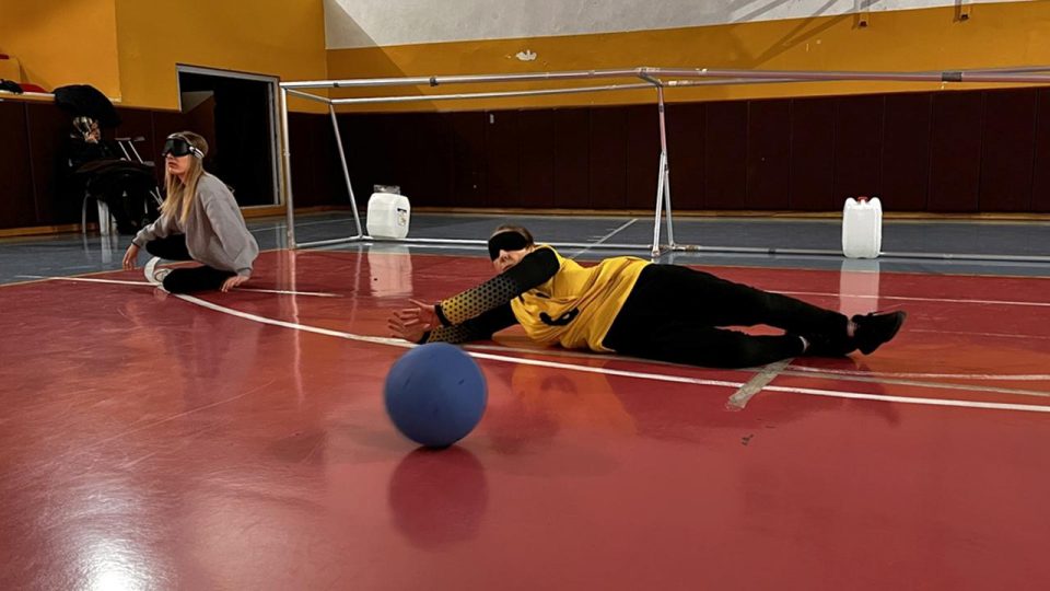 Isparta’daki golbol maçında dostluk kazandı
