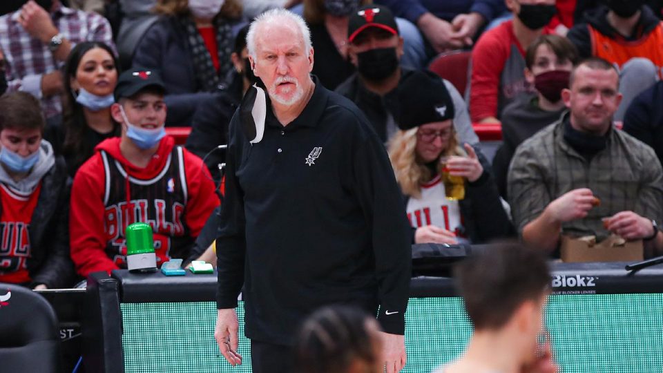 Spurs’ün başantrenörü Popovich NBA rekorunu egale etti