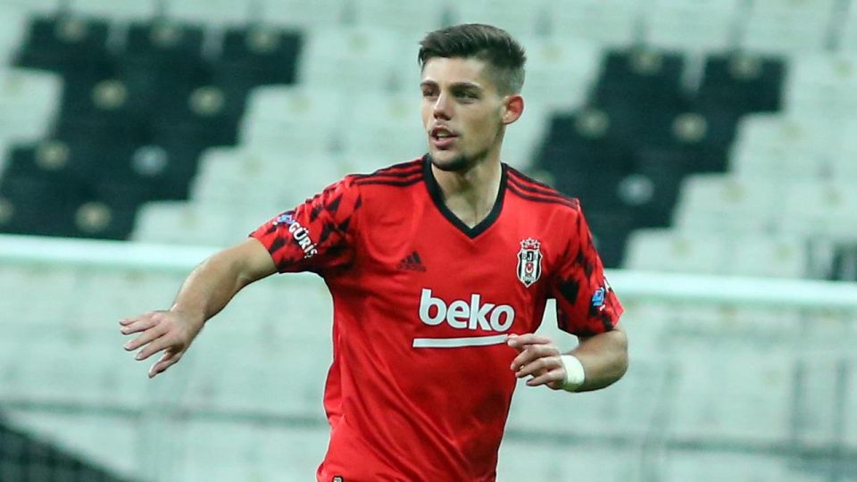 Beşiktaşlı futbolcu Montero kazaya karıştı