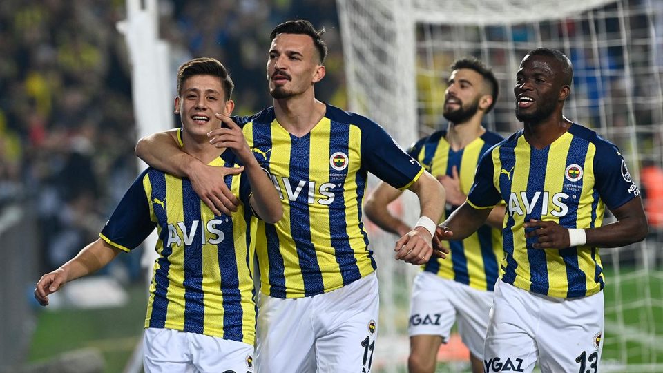 Fenerbahçe galibiyet serisini sürdürdü