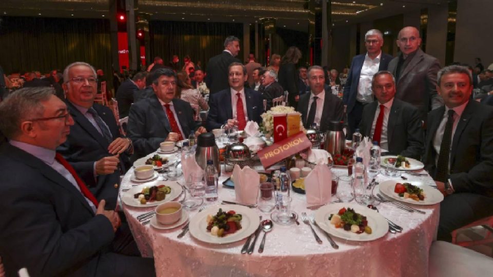 Galatasaray camiası iftarda bir araya geldi
