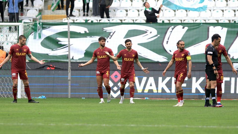 Göztepe’de oyuncularla görüşülecek