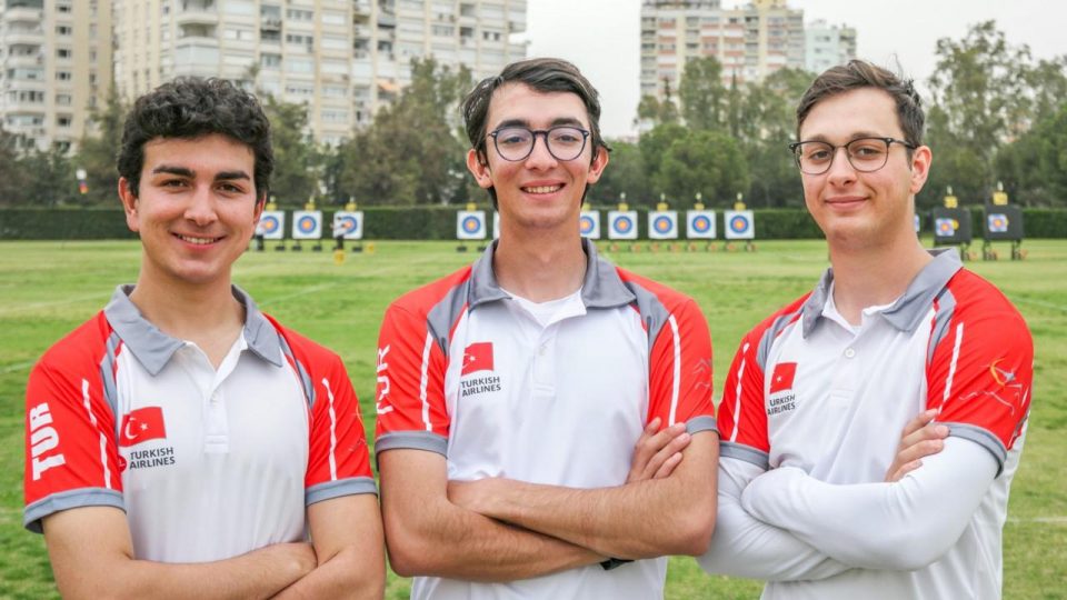 Klasik Yay Erkek Takımı Türkiye rekoru kırdı