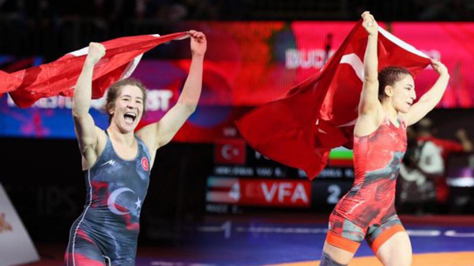 Milli güreşçiler Yiğit ve Yavuz’dan Avrupa şampiyonluğu