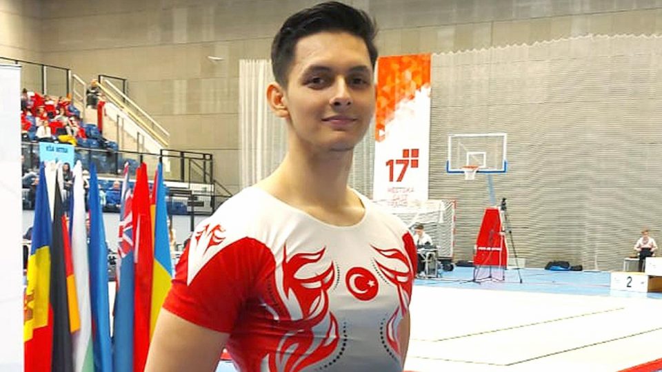 Milli sporcu Emir Erışık altın madalya kazandı