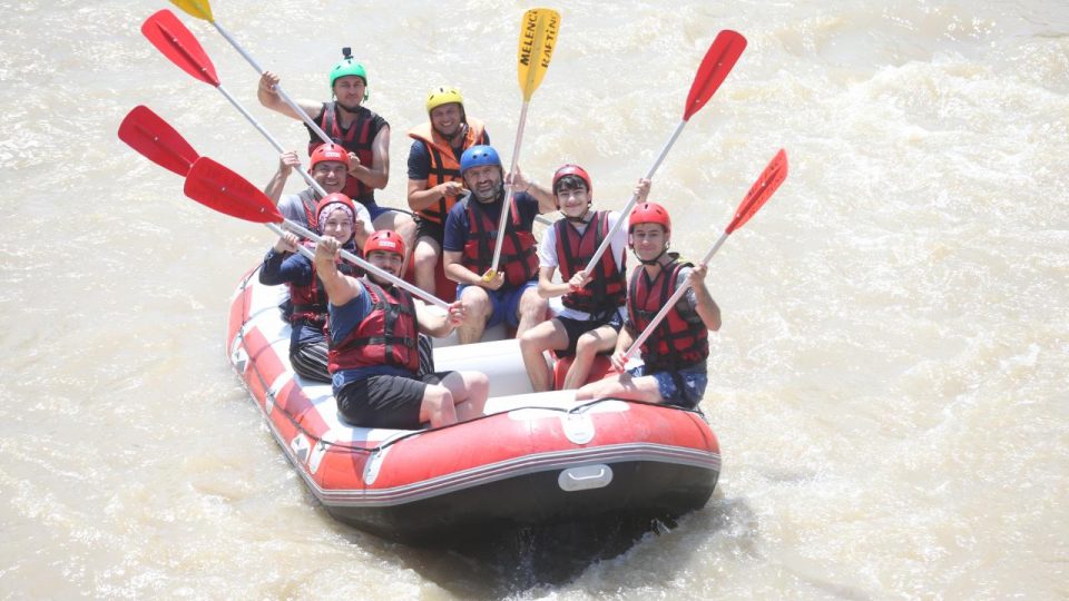 Rafting botu “sevgi, kardeşlik, dostlukla” dolu