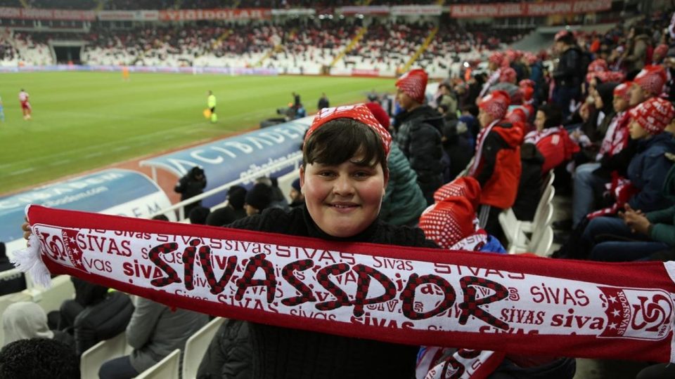 8 bin öğrenci Sivasspor’a destek olacak