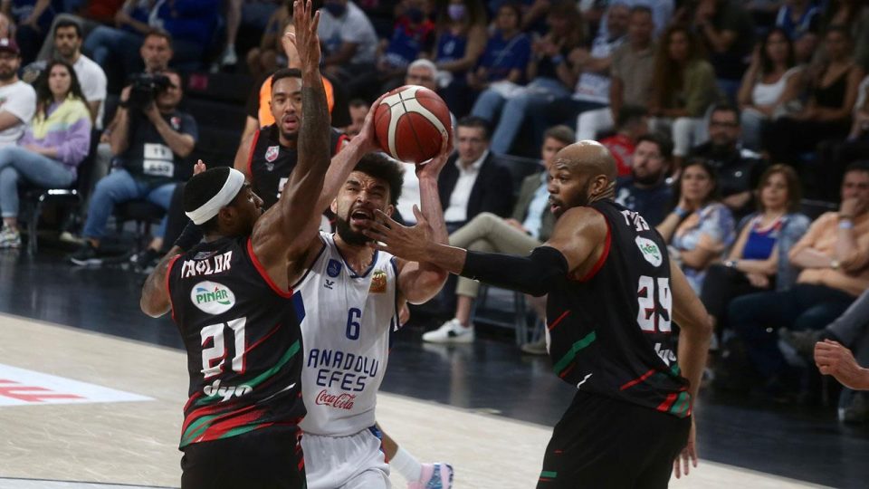 Anadolu Efes yarı finalde