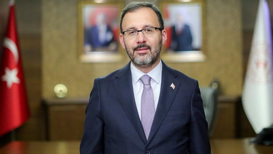 Bakan Kasapoğlu milli karatecileri tebrik etti
