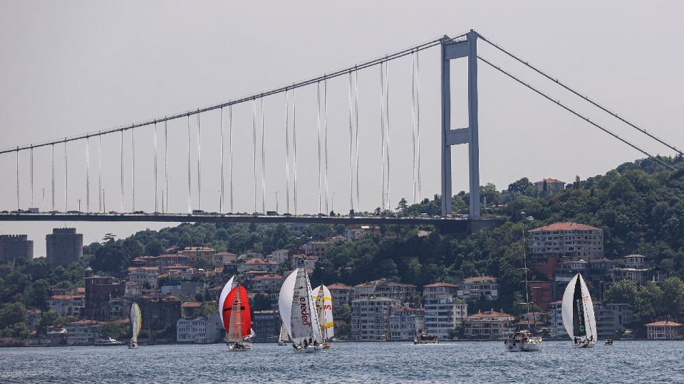 İstanbul’un fethi anısına boğazda tekne yarışları yapıldı