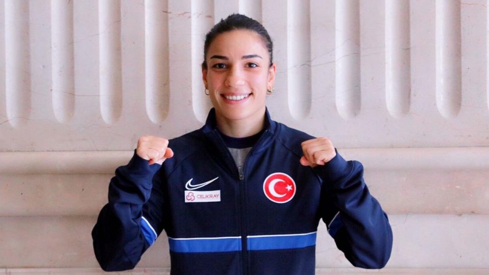Milli sporcu Ayşe Çağırır son 16’ya yükseldi