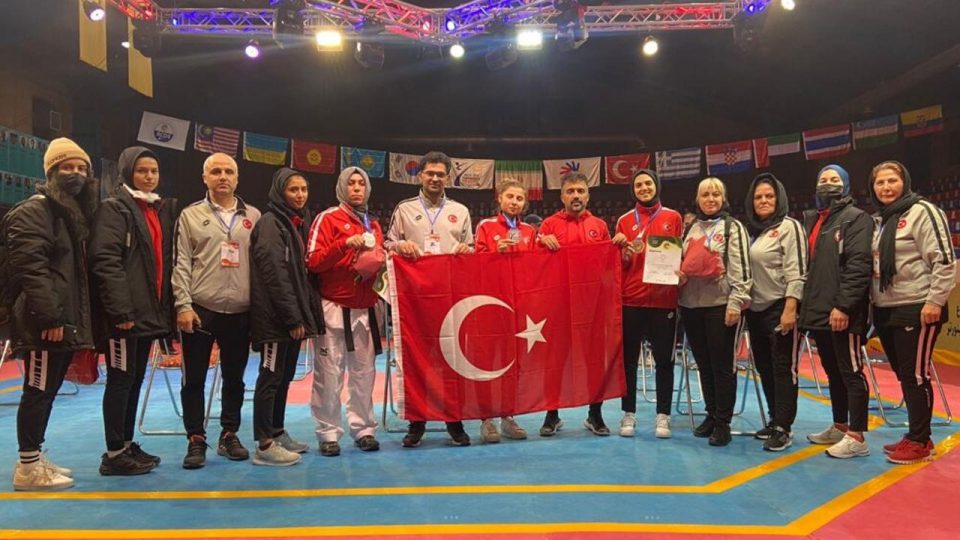 Milli tekvandoculardan 4 madalya daha