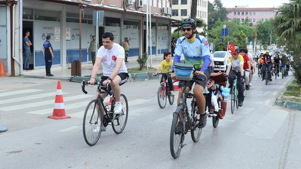 Kandıra’da çevre farkındalığı için pedal çevirdiler