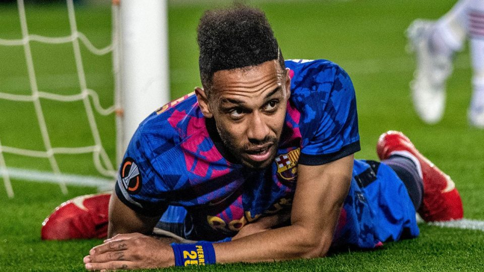 Barcelonalı Aubameyang’ı darbedip evini soydular