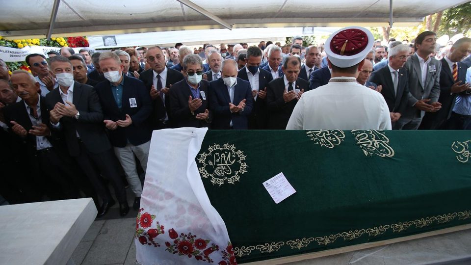 Dursun Özbek’in vefat eden annesi Kezban Özbek defnedildi