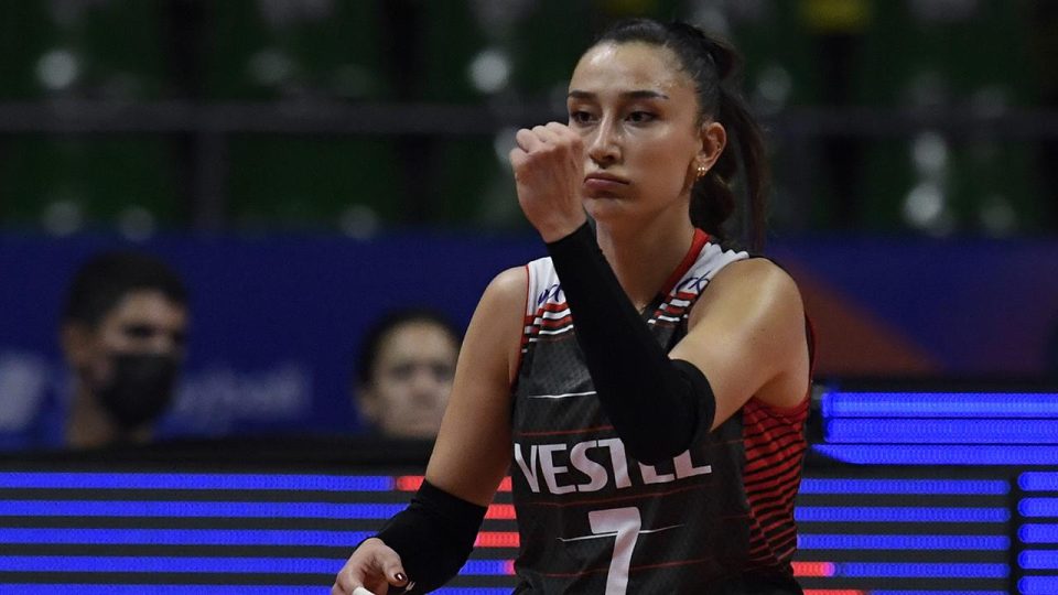 Milli voleybolcu Hande Baladın oyun karakteri oldu
