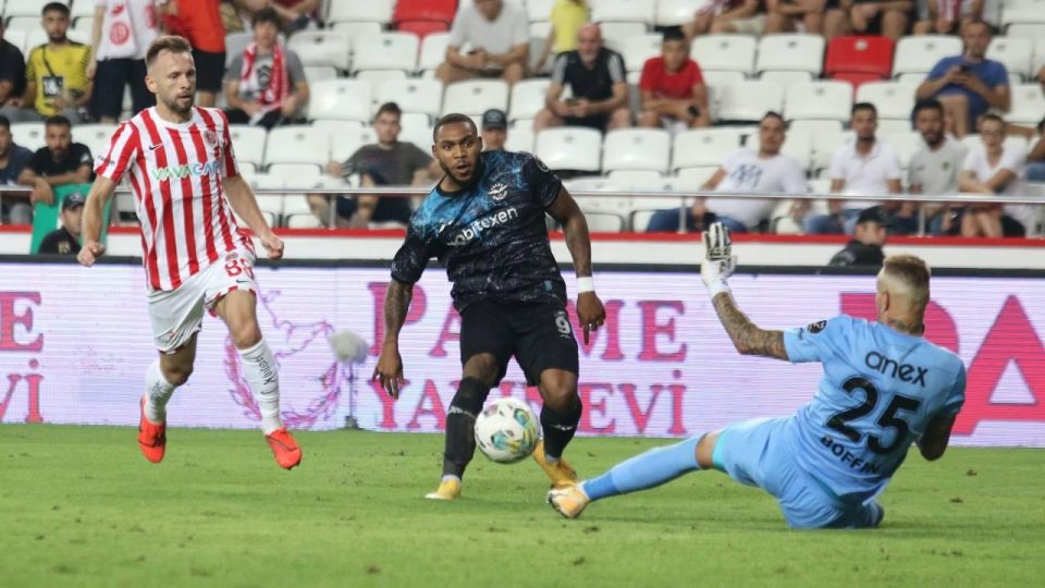 Adana Demirspor farklı kazandı
