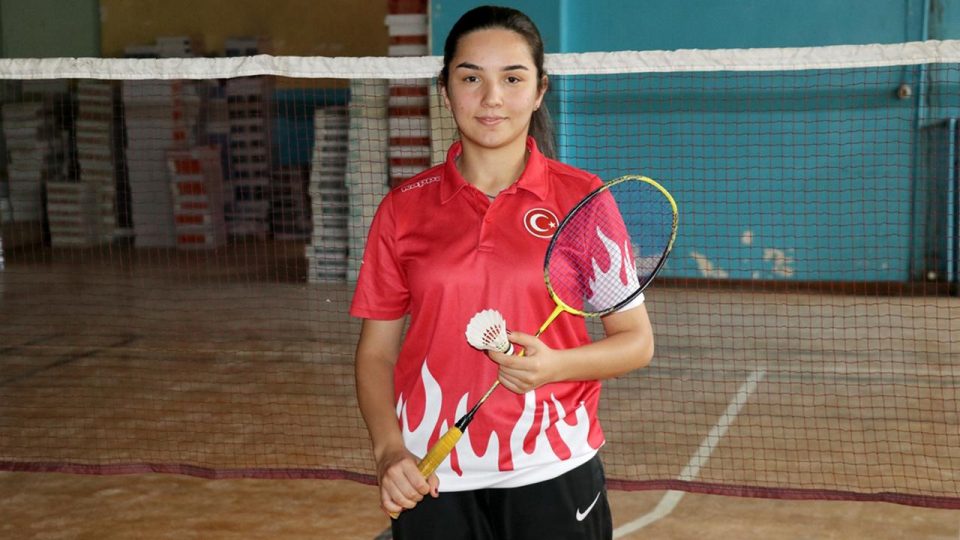 İşitme engelli milli badmintoncu Hale Nur’un hedefi Avrupa şampiyonluğu