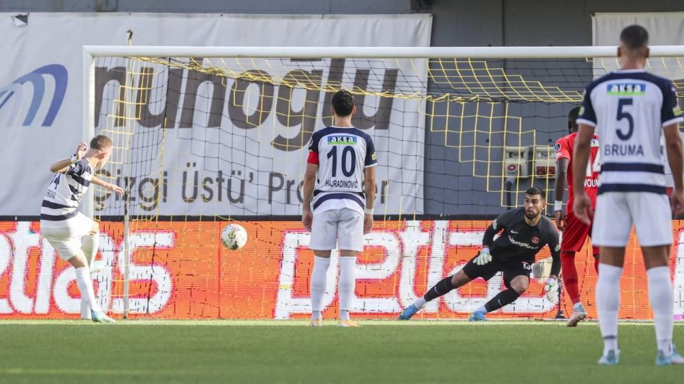 Kasımpaşa, Ümraniyespor’u üzdü