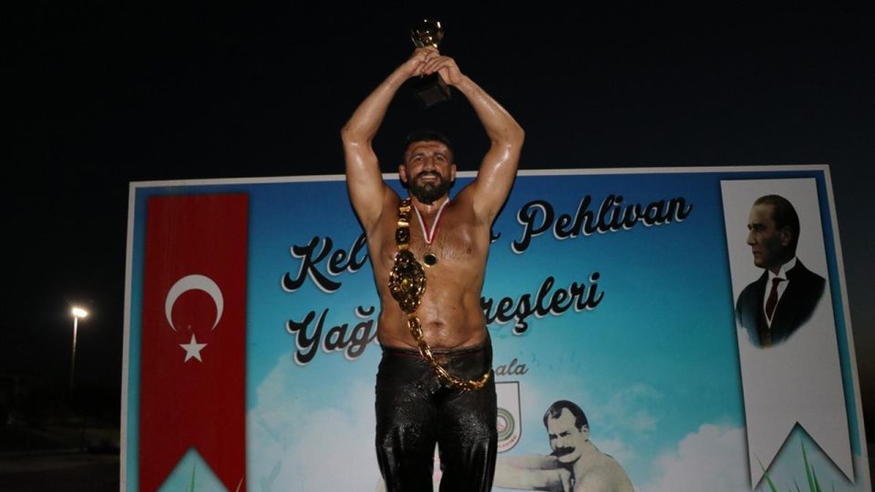 Kel Aliço Pehlivanı Anma Yağlı Güreşleri’nde başpehlivan Hasan Cengiz