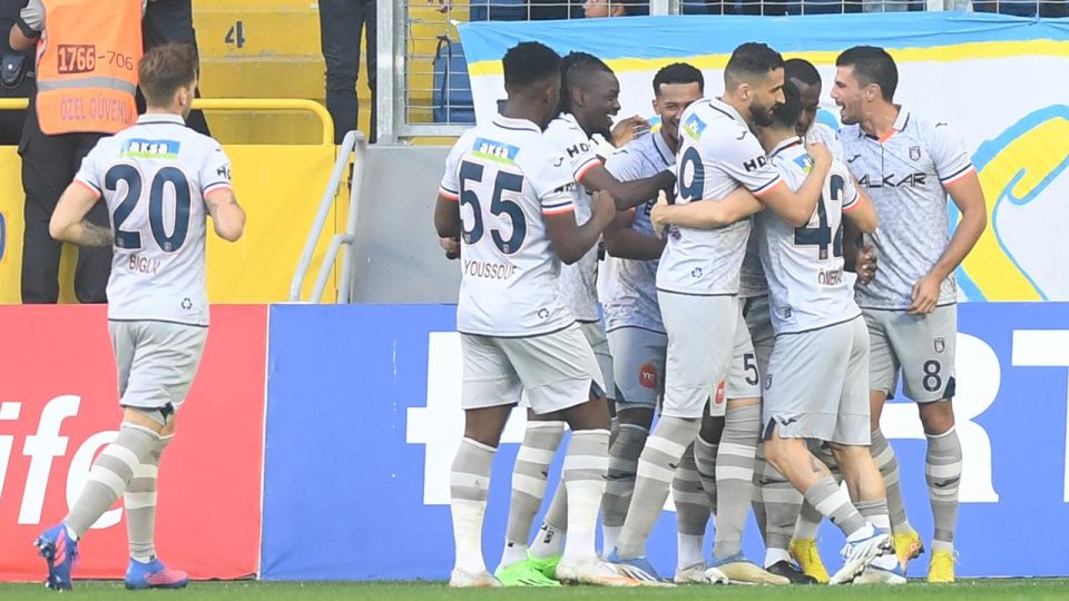 Başakşehir Ankara’da sevindi