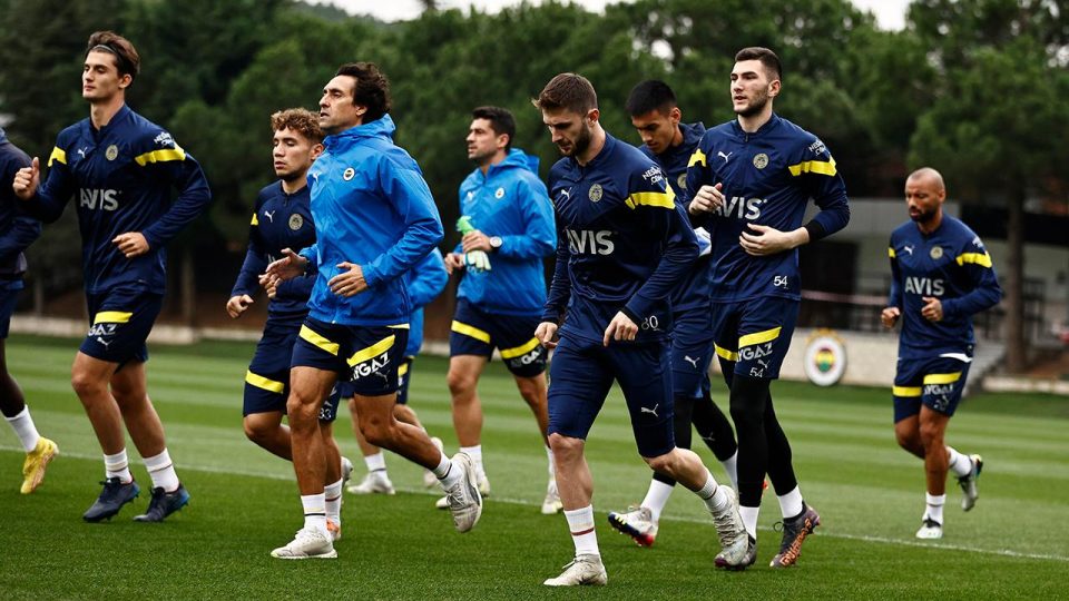 Fenerbahçe’de Başakşehir maçı hazırlıkları başladı